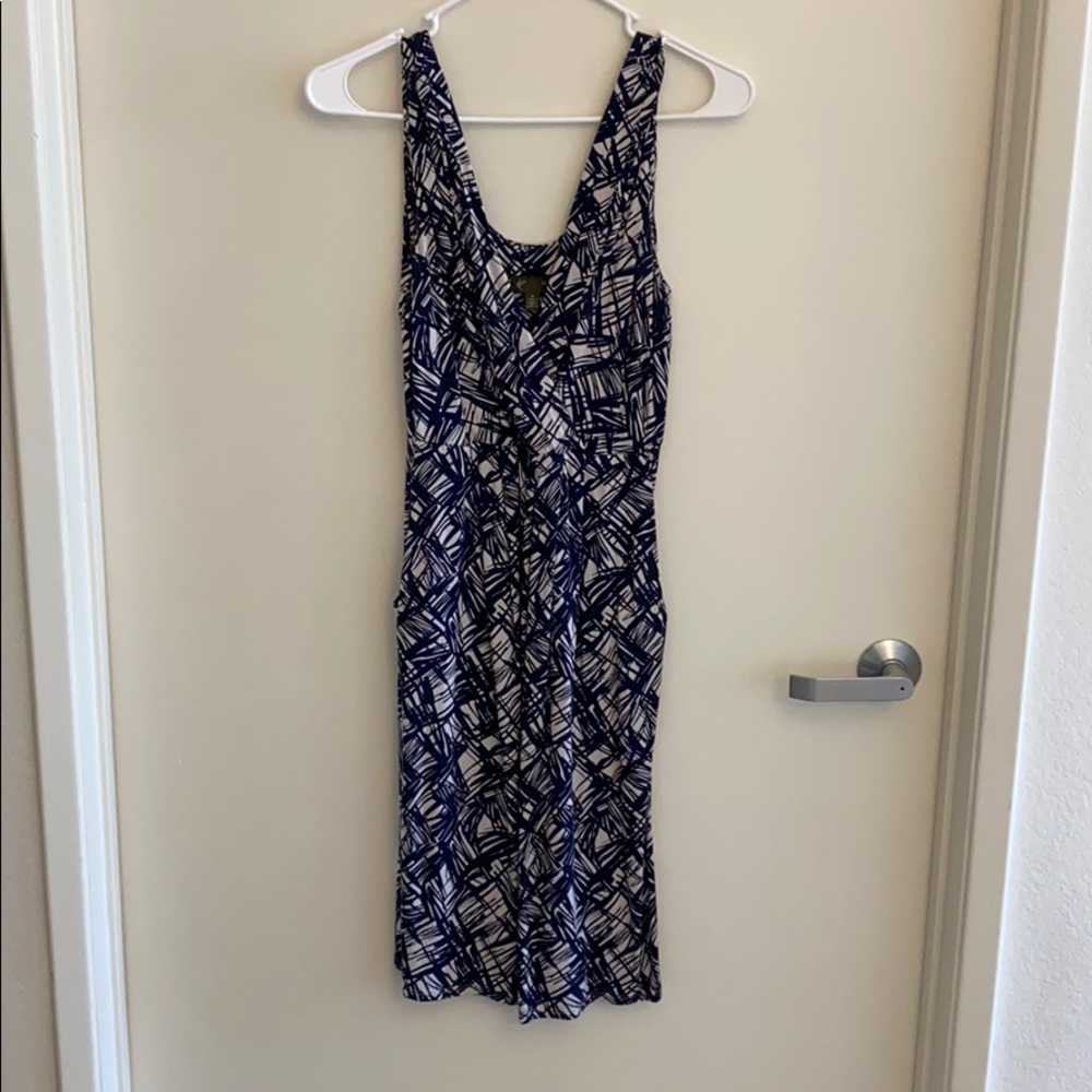 Super cute fitted yet flowy dress